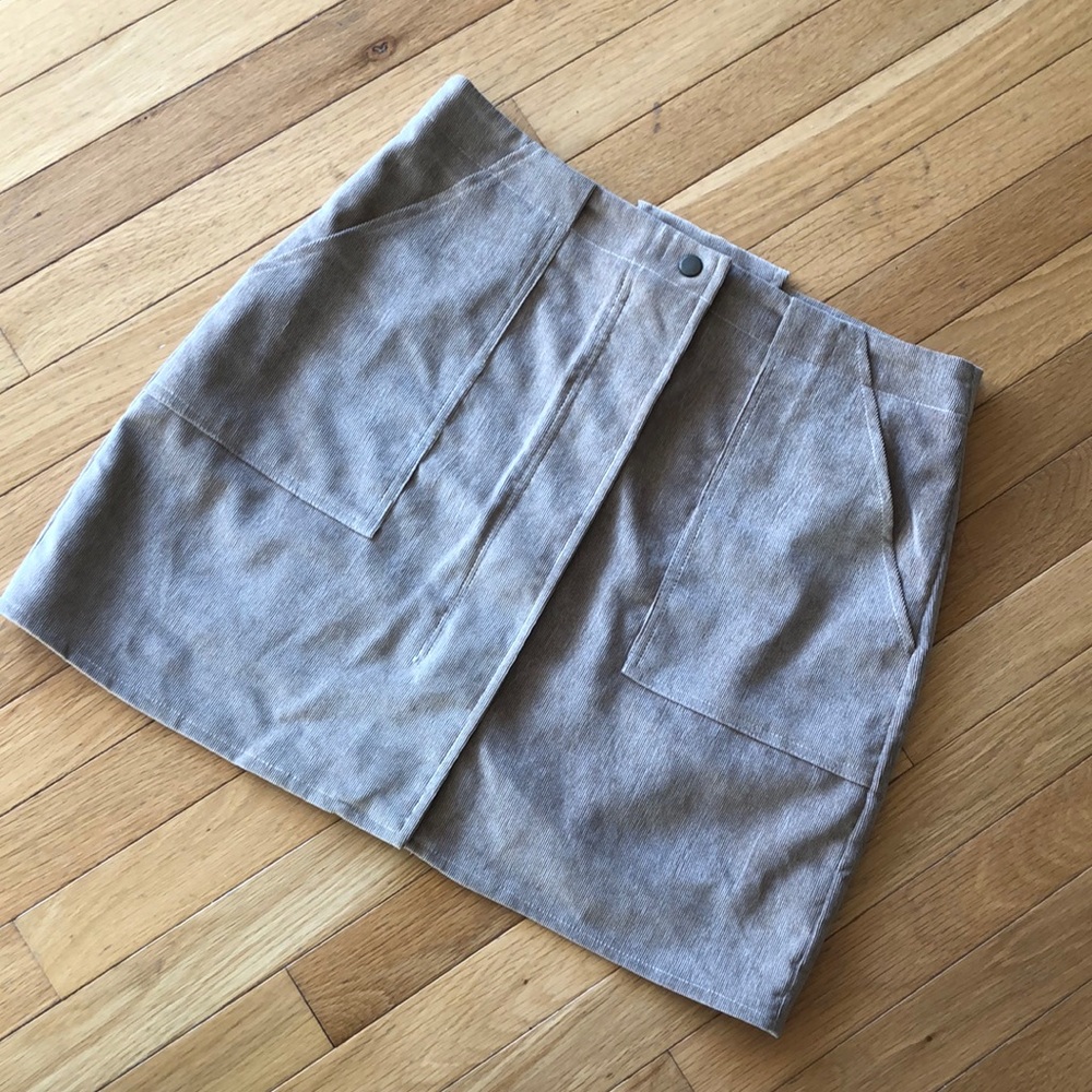 loveriche Skirt, full zipper front Woman’s Large